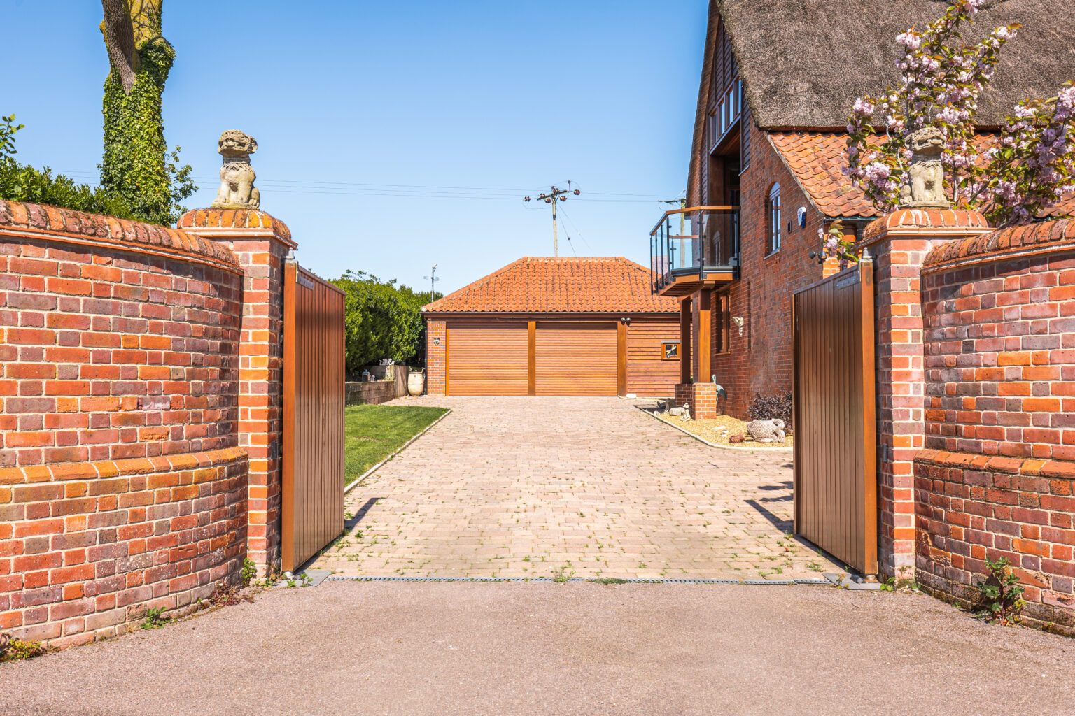 14 Broad Lane