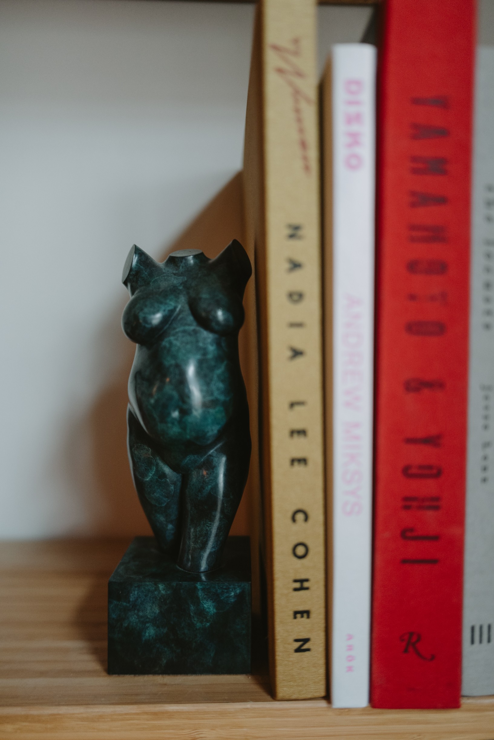 Louisa Tratalos’s Studio Bust pregnancy sculpture
